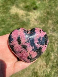 Venta al por mayor de piedras preciosas de corazón hinchadas de cuarzo Rodonita natural tallas hermosos cristales de ágata para Feng Shui decoración del hogar curación - Product Image 2