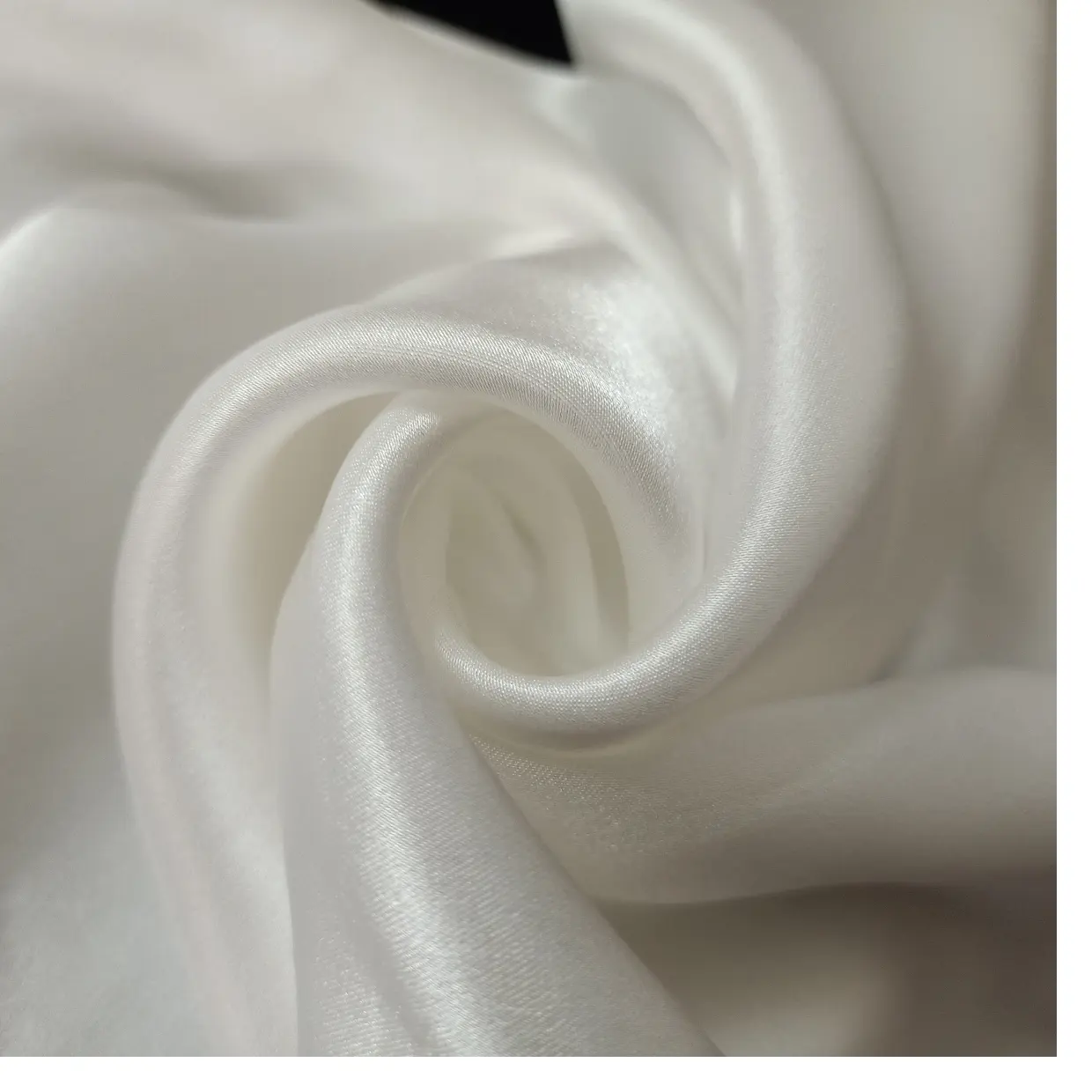 कस्टम मेड साटन रेशम स्कार्फ में आकार 22*22 इंच कपड़ा रंगाई और छपाई के लिए कलाकारों के लिए आदर्श बनाया से 60 ग्राम रेशम