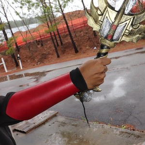 Artisanat en cuir de bovin véritable fait à la main avec œillets en argent réglables pour les productions scéniques et l'utilisation d'événements - Product Image 3