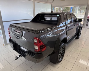 TOYOTA HILUX 4X4 LHD d'occasion 2025 avec faible kilométrage - Product Image 4