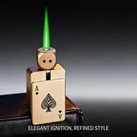 Briquet créatif en forme de carte à jouer avec un design rotatif et une flamme coupe-vent, un excellent cadeau pour un mari ou un ami.