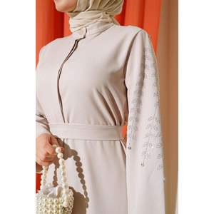 Abaya con brazos embellecidos de piedra - Product Image 3