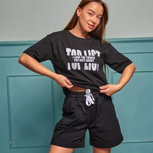 Conjunto de camiseta y pantalones cortos con logotipo impreso personalizado para mujer OEM Camisa y pantalones cortos de mujer de estilo informal de verano de 2 piezas - Product Image 4
