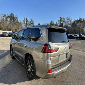 Lexus LX 570 2019 de Tres Filas en Perfecto Estado - Product Image 3