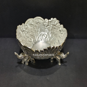 Fournisseurs en gros de bol de service en chocolat en argent avec jambes décor de table moderne bol à dessert de service alimentaire par Tahura Exports - Product Image 1