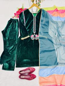 Hermosa ropa de boda Top de terciopelo con Dupatta con trabajo de bordado Fency Dhaga - Product Image 2