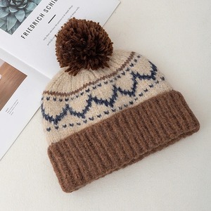 Bonnet en tricot à pompons d'hiver pour femmes avec bonnet élégant en fourrure à la mode Cadeau parfait pour les fashionistas de plage - Product Image 4