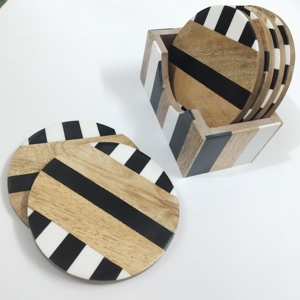 Posavasos de Latón Personalizados de Estilo Nórdico Vintage con Detalles Ornamentales, Elegantes Posavasos Redondos de Latón con Elegante Estuche de Almacenamiento Negro - Product Image 4