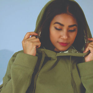 Sudadera con capucha de gran tamaño personalizada para mujer, Sudadera con capucha de diseñador OEM con capucha con forro de seda, ropa de calle bordada personalizada, Sudadera con capucha de 450gsm para mujer - Product Image 5