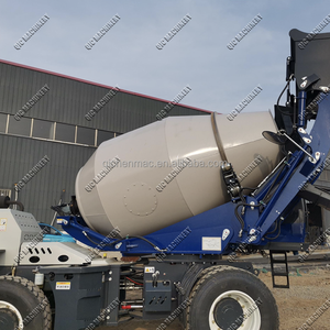 Camion malaxeur à béton autochargeur mobile Ho-wo économique 5,5 m³ avec moteur diesel automatique certifié CE ISO pour grandes constructions - Product Image 1