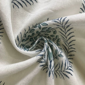 ผ้าฝ้ายพิมพ์ลายด้วยมือ ลายต้นไม้แห่งชีวิตแบบดั้งเดิมของอินเดีย โทนสีเขียวเซจและสีคราม - Product Image 1