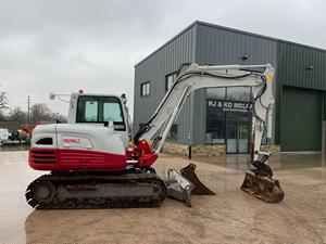 Used Ta.keu.chi TB235 Mini Excavator 1.2 Ton With Digging <b>Bucket</b> 0.12m³ Capacity Red And <b>White</b> Color For Sale - Product Image 2