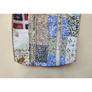 Bolso Tote Acolchado de Tela de Seda Vintage Hecho a Mano en India, Bolso de Mano para Mujer de Alta Calidad con Cierre Suave, Forro de Algodón, Cadenas, Portátil y Térmico - Product Image 4