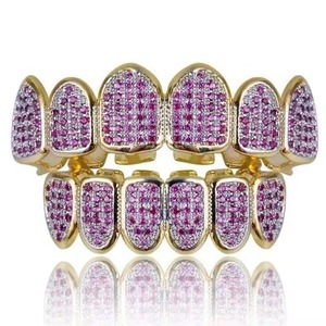 Grillz en diamant de luxe avec finition brillante Confort Fit Custom Moissanite Pierre principale Bonne vente Approvisionnement dans le monde entier - Product Image 1