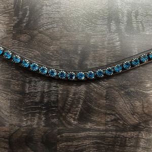 Diadema Premium para Caballo con Cristales Azules en Forma de Ola, Accesorio Delgado con Pedrería para Brida Inglesa - Product Image 3