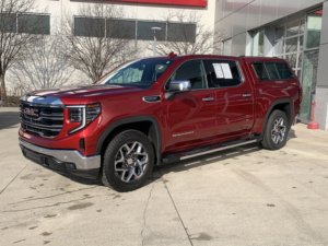 GM_C Sierra 1500 SLT 2023 Usada en Buen Estado - Product Image 2