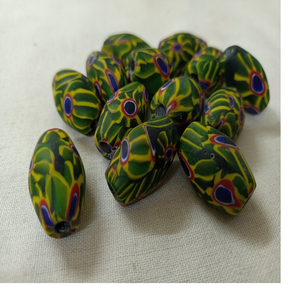 ลูกปัดแก้วทรงรีสีเขียวสำหรับค้าขายแอฟริกาที่มีลวดลาย millefiori ตามสั่งสำหรับนักออกแบบเครื่องประดับและร้านขายลูกปัด - Product Image 1