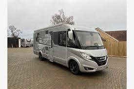 Camping-cars de luxe modernes, camping-car contemporain avec capacité pour 4 à 6 personnes, équipements de cuisine et de salle de bain - Product Image 6