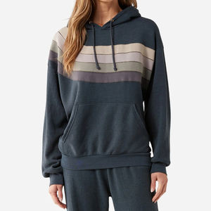 Sweat à capuche sportif décontracté pour femmes personnalisé OEM avec poche avant à rayures colorées coupe décontractée à manches longues - Product Image 4