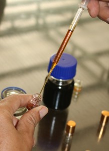 Utiliser l'huile essentielle de bois d'agar pour éloigner le mal et attirer la chance - Product Image 6