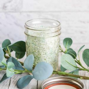 Sal de baño de eucalipto natural al por mayor con aceite esencial | OEM/etiqueta privada disponible | Sales de baño de spa a granel para remojo de pies corporales - Product Image 2