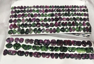 Rubíes Zoisita Naturales, Corte Oval/Cojín, Tamaño Libre, Parte Posterior Plana, Piedras Preciosas Sueltas Facetadas con Cambio de Color, 1000 Quilates - Product Image 2