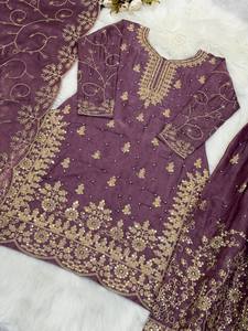 Costume trois pièces en soie GMY prêt-à-porter pour femmes, pour les fêtes, avec un dupatta lourd - Product Image 5