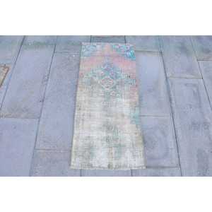 Petit tapis vintage 1,5x3,3 pi (45x100 cm), tapis turc en laine à motifs floraux roses - Product Image 1