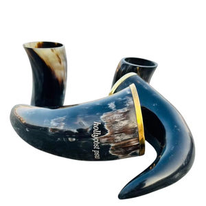 Taza de cuerno rústica hecha a mano, material natural ecológico, recipiente duradero perfecto para café, té, whisky, uso en fiestas al aire libre - Product Image 1