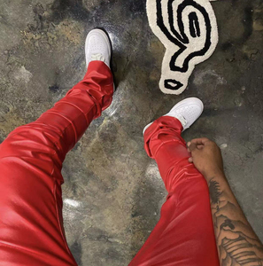 Venta caliente de alta calidad cuero estrella streetstyle bordado estilo de moda para los hombres rasgados pantalones vaqueros de cuero apilados hombres - Product Image 3