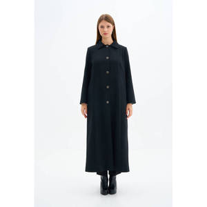 Gabardina Clásica Negra con Capucha, Cinturón Desmontable y Estampado - Product Image 1