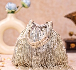 Élégant tissu de broderie à rayures mariage retour cadeau Potli sacs Satin maquillage organisateur en gros - Product Image 1