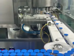 Llenador de vacunas de viales versátil compacto automático controlado con precisión