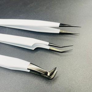 Pince à épiler professionnelle pour extensions de cils avec pointe en plasma blanche et logo personnalisé en acier inoxydable, prise parfaite, longueur 11 cm, vente en gros - Product Image 6
