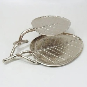 Bandeja de Servicio Decorativa de Aluminio con Diseño Atractivo, Diseño Moderno, Calidad Premium, Artesanía Metálica Multifuncional para Bodas - Product Image 2