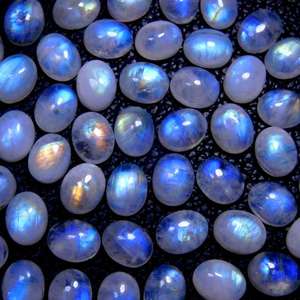 Natural Blue Fire Rainbow Moonstone calibrado cabujón piedra preciosa forma ovalada para la fabricación de joyas - Product Image 3