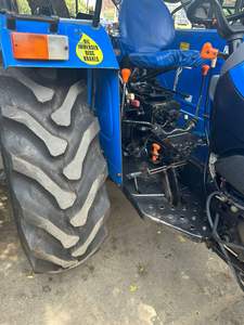 Tractor de ruedas usado 2011 usado n Holland 5500 - Product Image 3