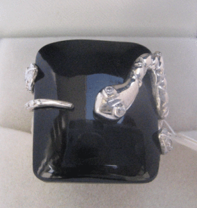 Bague en diamant avec onyx noir comme élément central - Product Image 1