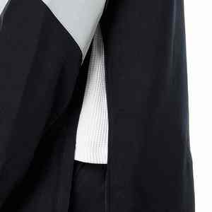 Veste softshell toutes saisons conçue pour vous garder au chaud, au sec et confortable lors de vos voyages et de vos activités sportives en plein air. - Product Image 2