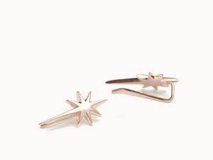 Boucles d'oreilles minimalistes et délicates en forme d'étoile, étoile du nord céleste, en vermeil doré, bijoux étoiles minuscules, accessoires de mode tendance - Product Image 3