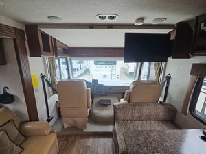 Autocaravana F-L-E-E-T-W-O-O-D RV S-T-O-R-M 32BH 2015 Usada, Lista para la Venta - Product Image 4