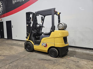 Chariot élévateur CAT 2C5000 GPL, capacité 5000 lb, chariot élévateur d'entrepôt à vendre, équipement de manutention, pneus à coussinets à vendre - Product Image 2