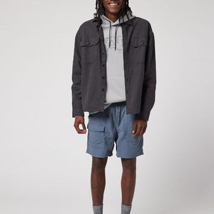 กางเกงขาสั้นไนลอนผู้ชายสำหรับออกกำลังกายน้ำหนักเบากางเกงครึ่งขาสำหรับเล่นกีฬาฤดูร้อนกางเกงขาสั้นคาร์โก้สไตล์ลำลองสีพื้นดีไซน์มาใหม่ - Product Image 2