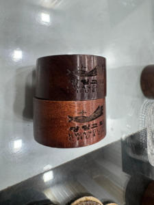 Anneaux de serviette en bois de manguier écologique vintage personnalisés à la main pour les mariages et les événements faits à la main en Inde - Product Image 2