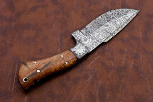 Couteau de chasse en acier Damas personnalisable OEM fait à la main manche en bois de rose gaine en cuir à motif torsadé pour EDC - Product Image 4