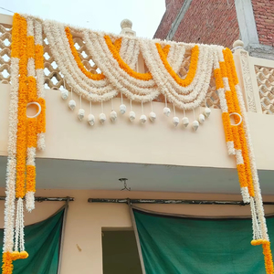 Bandarwar de Tela Amarilla y Blanca del Sur de la India con Loto de Madera de Sola para Colgar en la Puerta del Templo, Mangalasnanam, Decoración del Hogar - Product Image 1