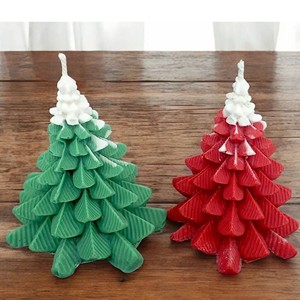Vela Navideña de Lujo Hecha a Mano con Diseño de Árbol de Navidad Nevado, Decoración Festiva para el Hogar, Vela Perfumada, Set de Regalo de Navidad y Año Nuevo - Product Image 2