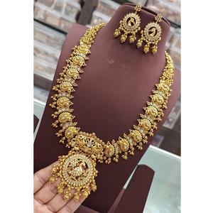 Ensemble de collier long de meilleure qualité au look traditionnel de créateur avec boucles d'oreilles finition dorée pour mariage ou cadeau pour femme - Product Image 1