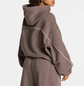 Conjunto Deportivo de Dos Piezas para Mujer con Capucha Extra Grande Color Moca con Bordado de Logotipo Personalizado y Ribete, Transpirable, para Gimnasio y Entrenamiento - Product Image 2