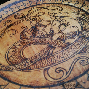 Bouclier de plaque en bois Viking designer en bois nautique rond bataille prêt bouclier de costume rond en bois par artisanat calvin - Product Image 3